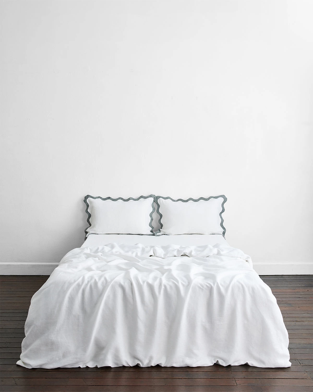 White & Mineral 100% French Flax Linen Scalloped Pillowcases (Set Of Two) 5 White & Mineral 100% French Flax Linen Scalloped Pillowcases (Set Of Two) - Image 3